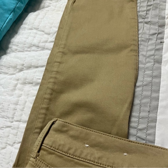 Like New American Eagle khaki pants size 14 short - Picture 3 of 5